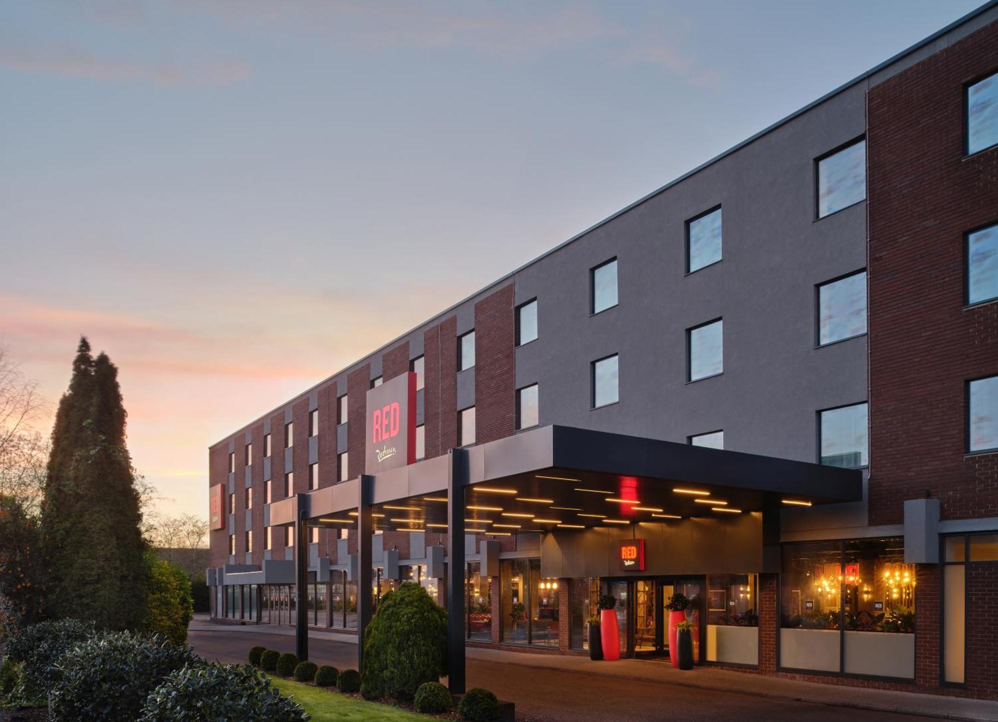 Radisson Red London Gatwick Airport Hotel Crawley  Exterior photo