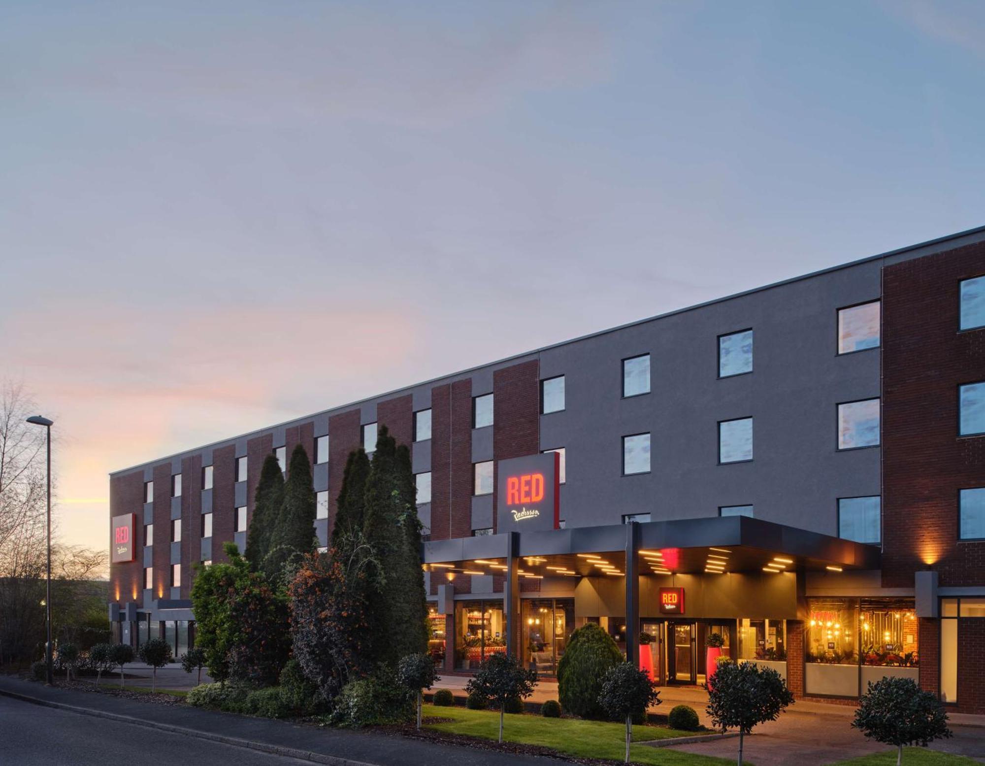 Radisson Red London Gatwick Airport Hotel Crawley  Exterior photo