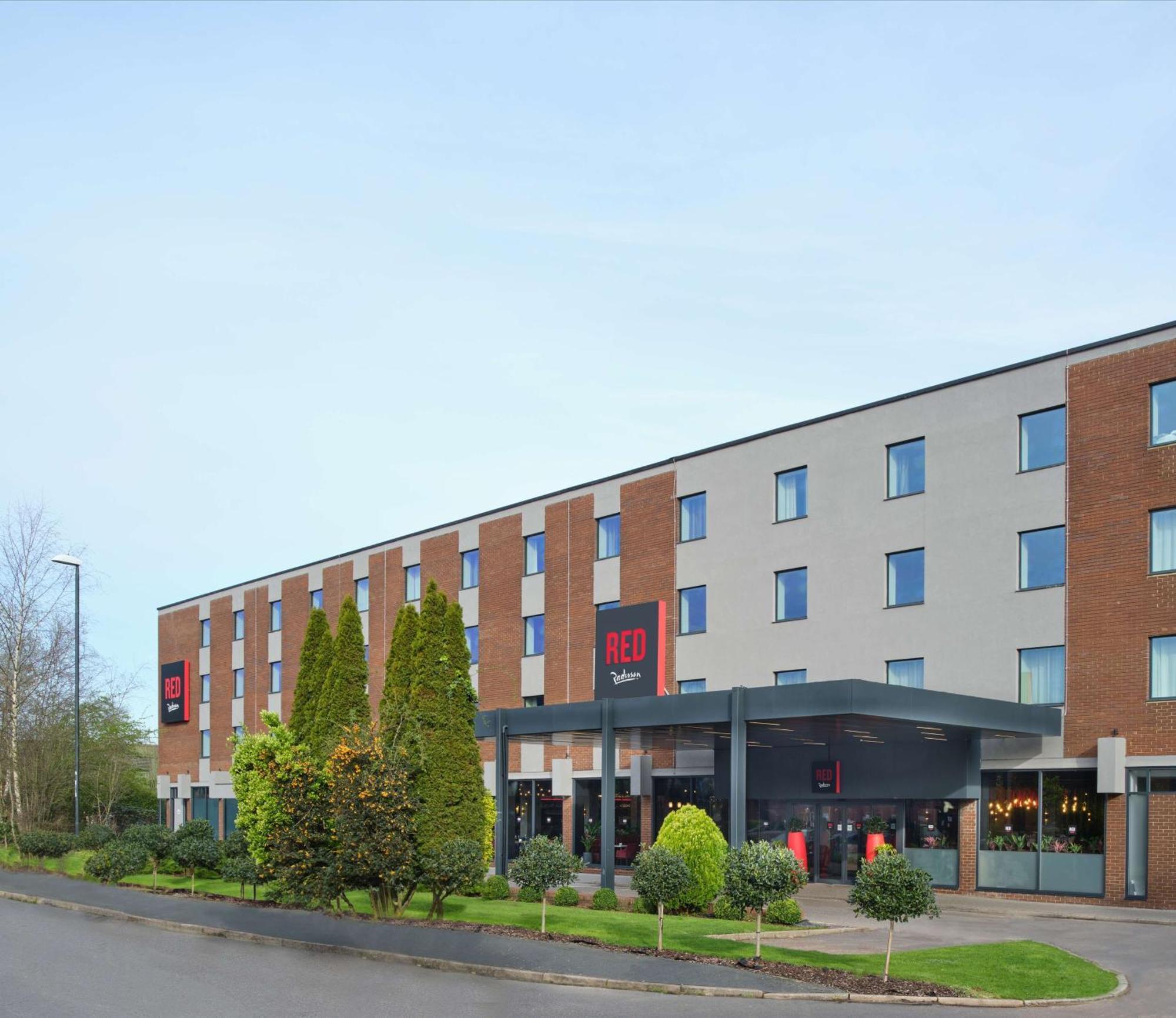 Radisson Red London Gatwick Airport Hotel Crawley  Exterior photo